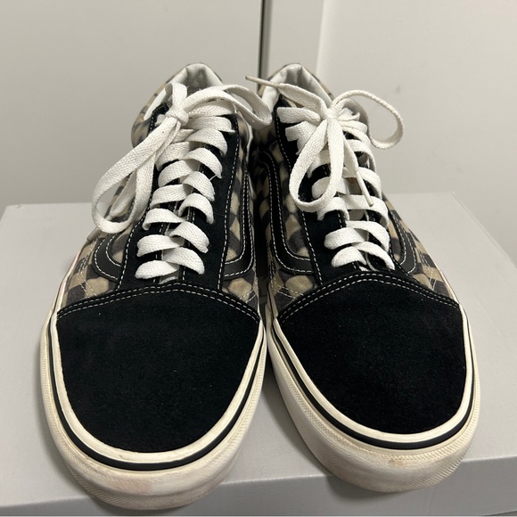 It’s a a vans shoes. Size US 10.5. Good condition - Picture 4 of 4